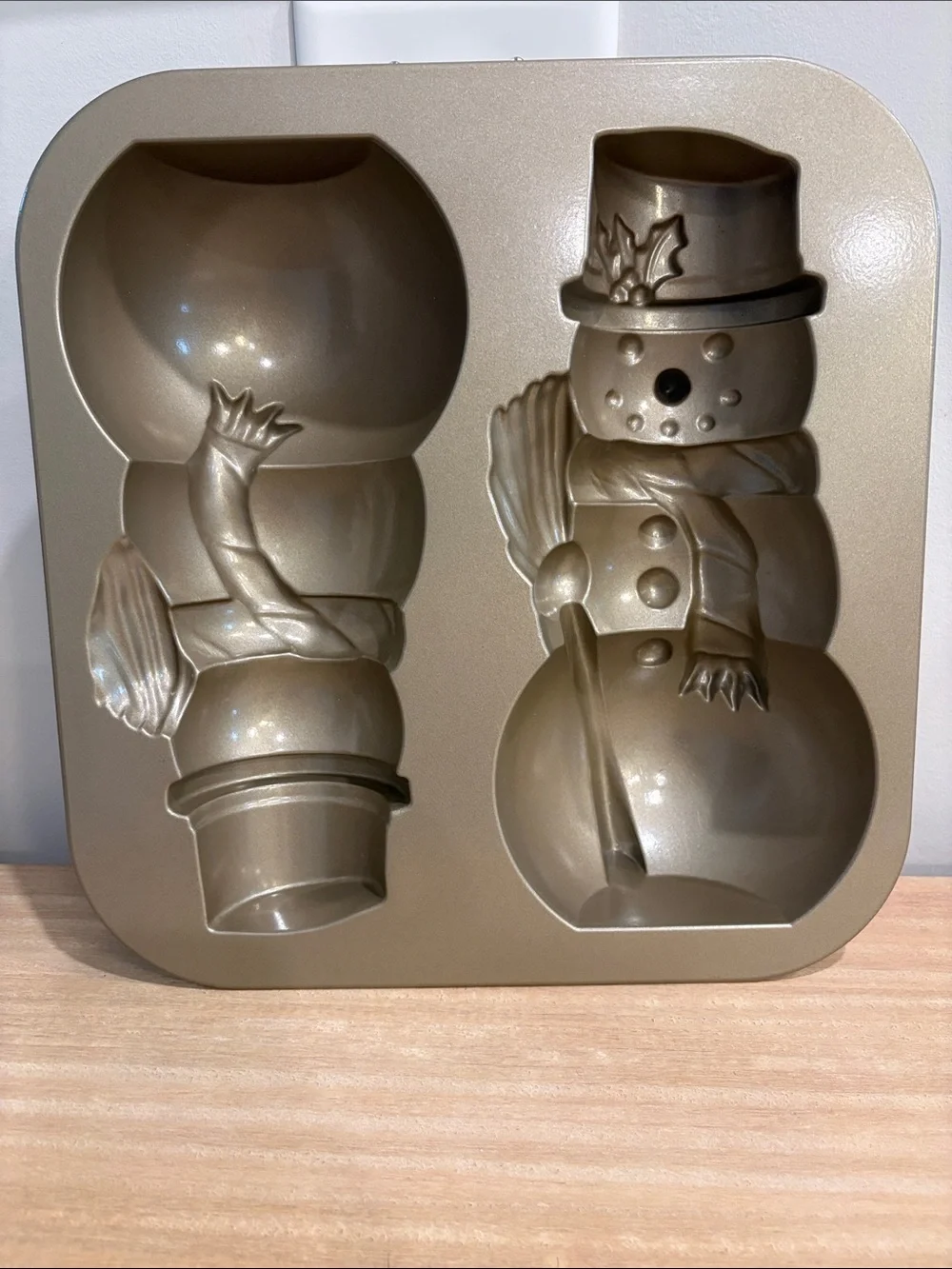 Nordic Ware Snowman Cake Pan - 2-Section Mold never used
